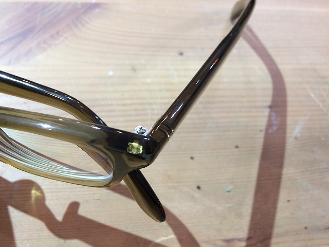 セルロイドメガネの経年劣化によるくすみをミガキ修理