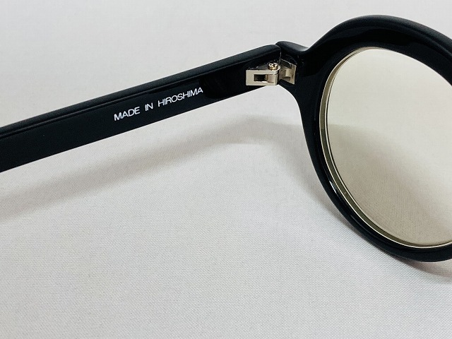 上が太い黒縁丸眼鏡（手作り）