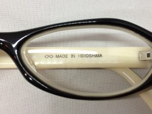 「広島かき」モチーフの手作りメガネ「オイスター君」
