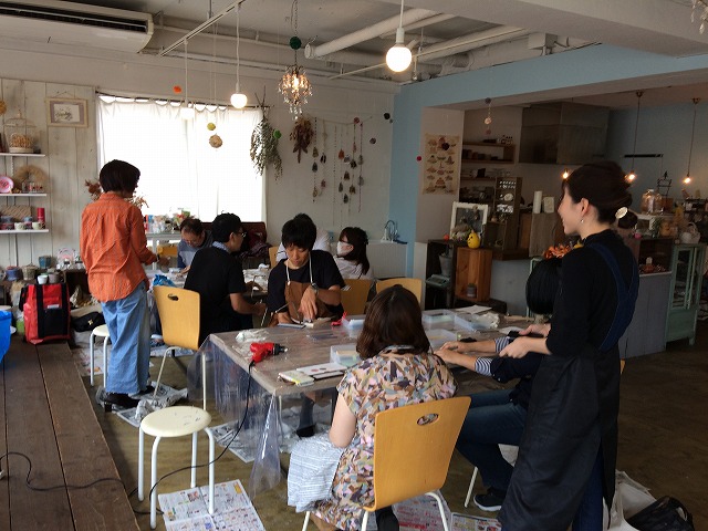 広島市南区の人気カフェcafe & gallery Puuさんで開催しました「メガネ手作り体験教室」