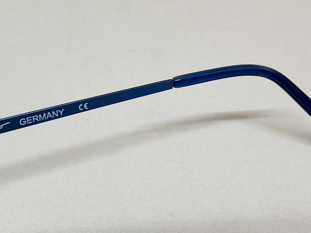 ブルーとべっこう模様の ドイツデザイナーメガネ
