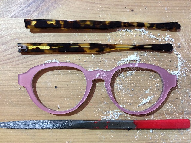 ボストンシェイプのパールピンクとべっ甲カラーのハンドメイドメガネ