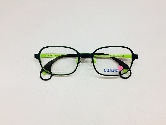 緑好きのかわいいこども用メガネ