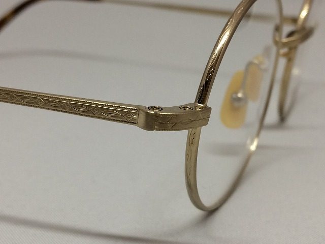 シャーリングライトゴールドの軽い丸メガネ