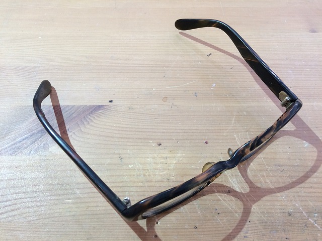 柄が折れたメガネは修理できますか？