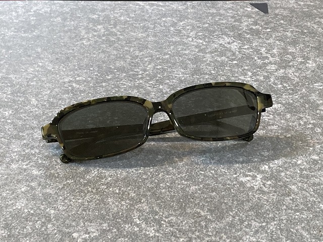 迷彩色の四角いサングラス(男性用大きいサイズ)