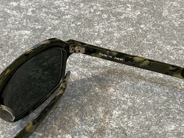 迷彩色の四角いサングラス(男性用大きいサイズ)