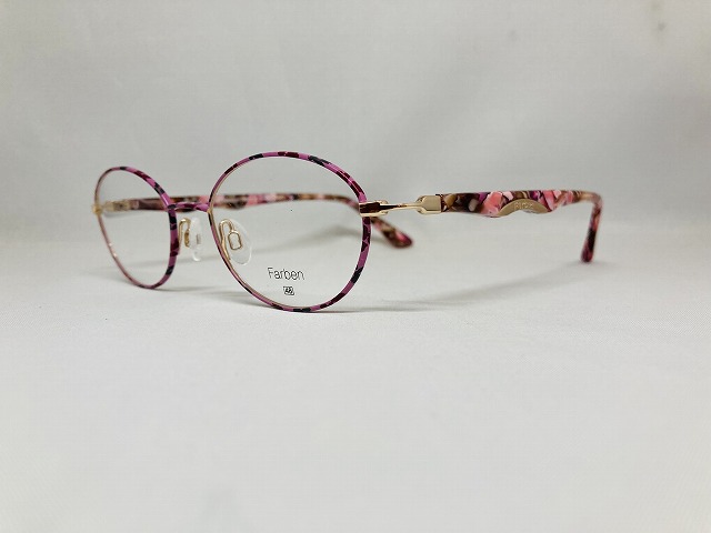 ピンクシェルカラーのかわいいめがね。FARBEN(ファルベン日本製)