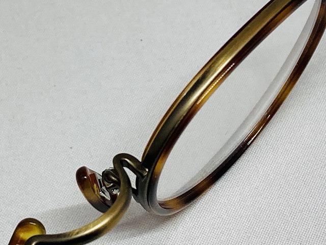 べっこうカラーのお洒落な鼻パット（ネジ交換式,日本製）