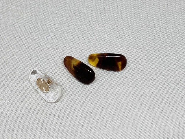 べっこうカラーのお洒落な鼻パット（ネジ交換式,日本製）