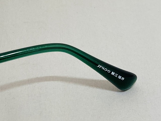 お洒落なビジネス用チタン素材メガネ（グリーン＆ネイビーカラー）