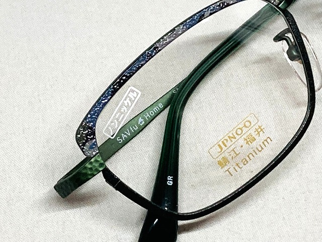 お洒落なビジネス用チタン素材メガネ（グリーン＆ネイビーカラー）
