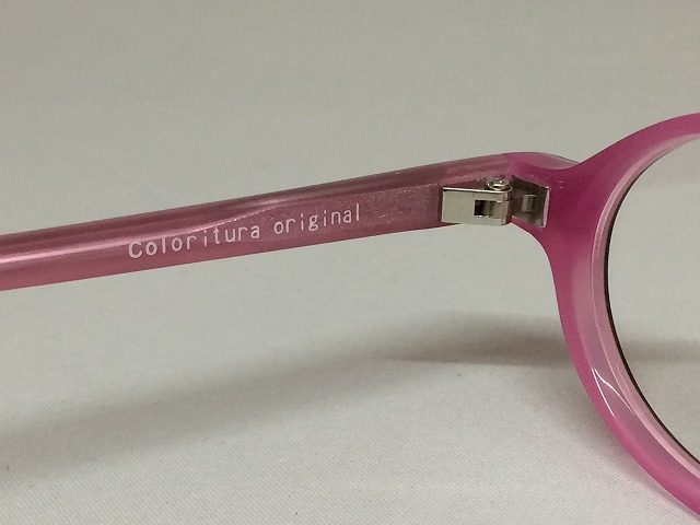 小顔女性に可愛いピンクの小さいメガネはいかがでしょうか？